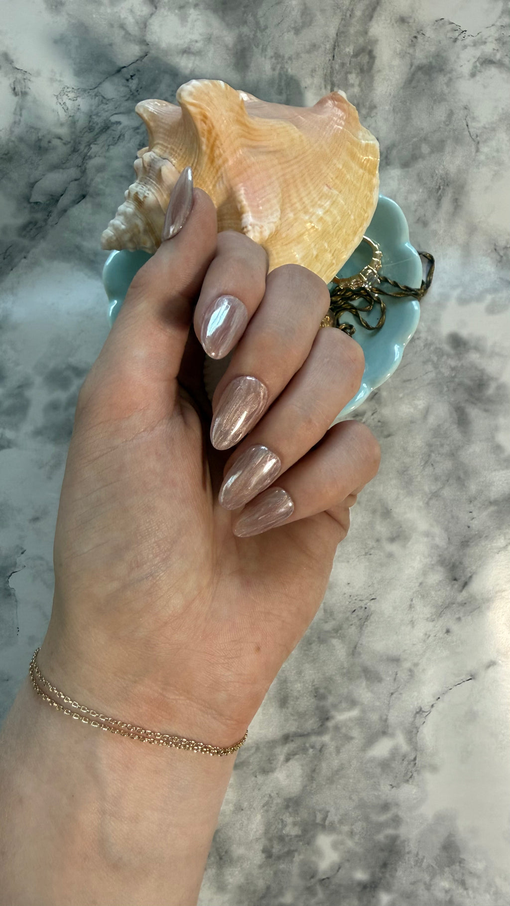 🐚The Shimmery Shell Nails