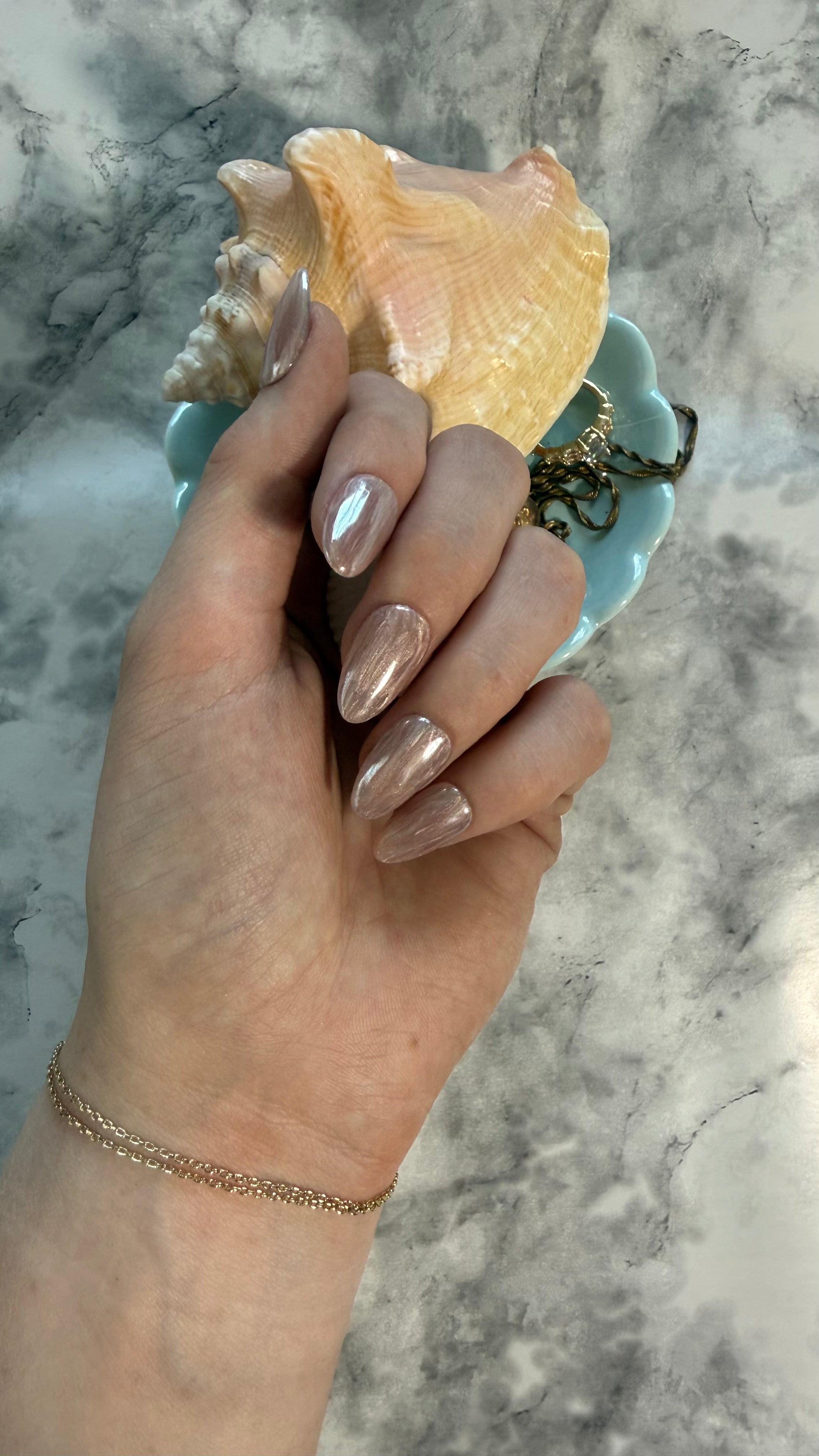 🐚The Shimmery Shell Nails